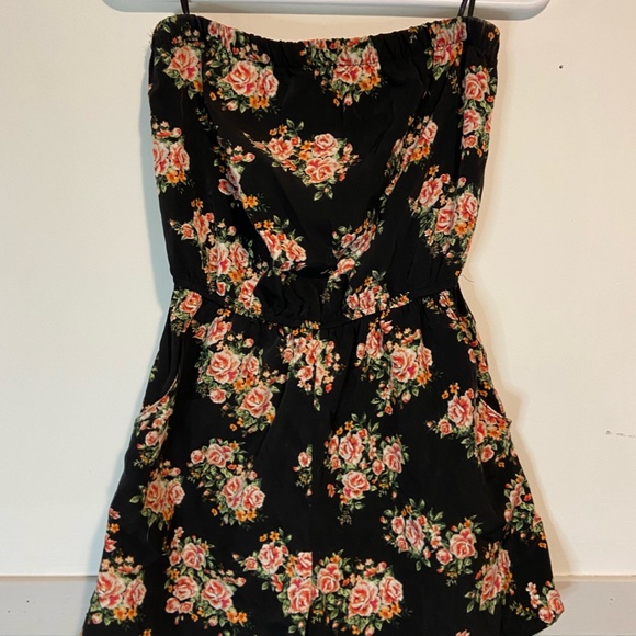 Black Floral Summer Romper - Picture 2 of 6